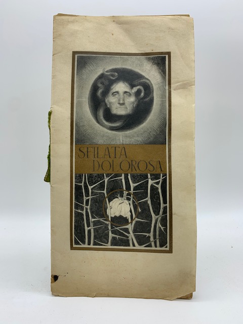 Sfilata dolorosa. Raccolta di pensieri e di assiomi sul dolore compilata per cura di Gaetano Crespi ed Innocenzo Cappa con riproduzione fototipica di figure improntate all'argomento trattato espressamente in quest'opera da 39 autori. Pubblicazione a beneficio della Pia istituzione cucina ammalati poveri di Milano